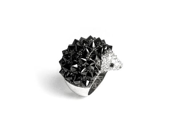 黑色豪华珠宝戒指创意